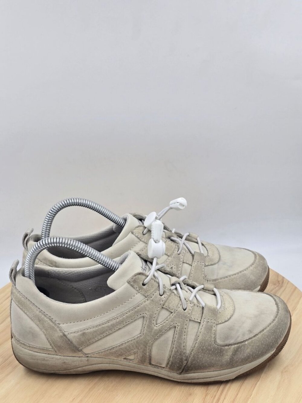Dansko Hatty Ivory Comfort Casual Walking Shoes Sneakers Women's Sz EU 39 U.S 9